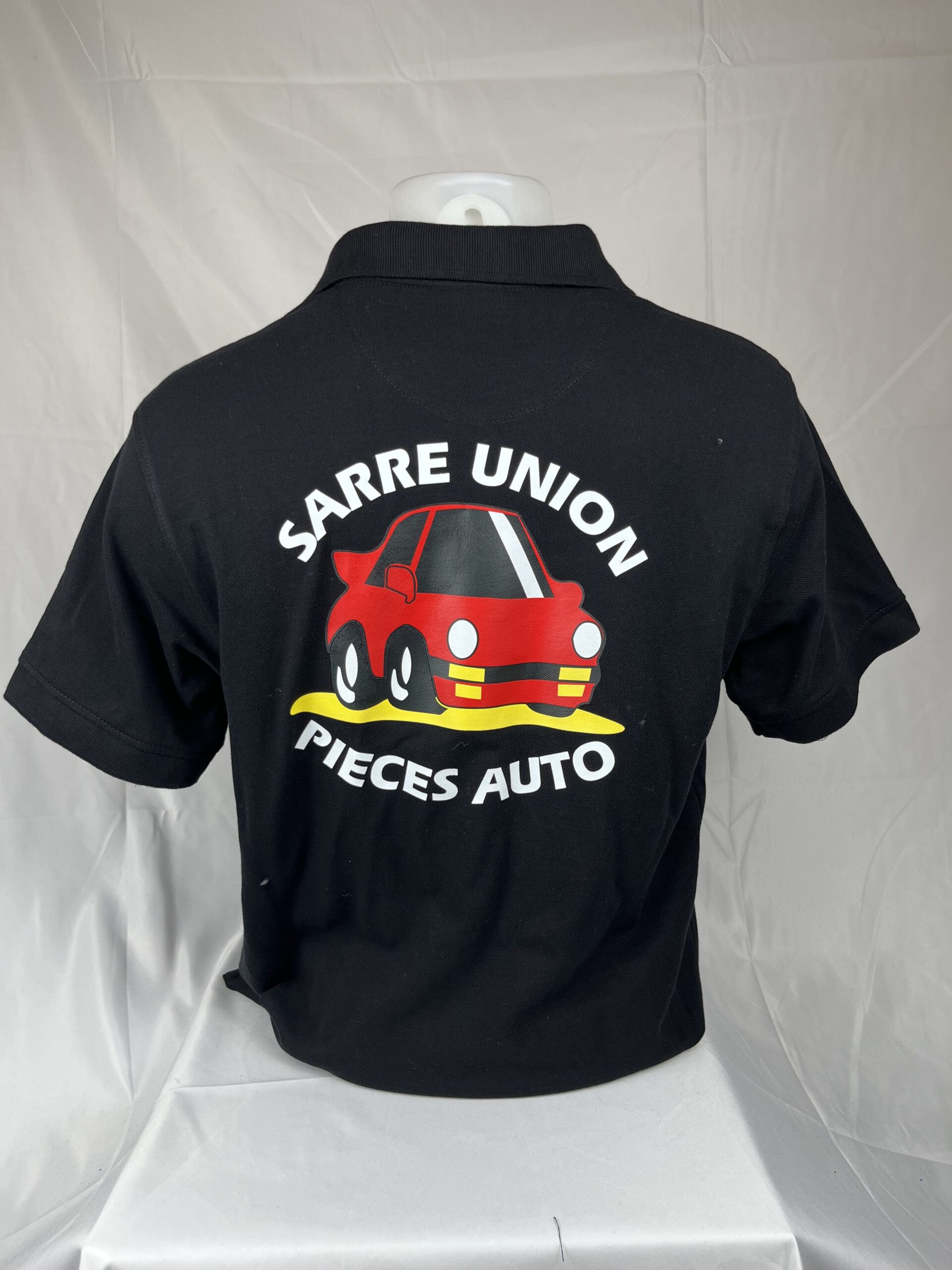 T-shirt floqué avec logo d’association – Marquage textile économique et impactant
