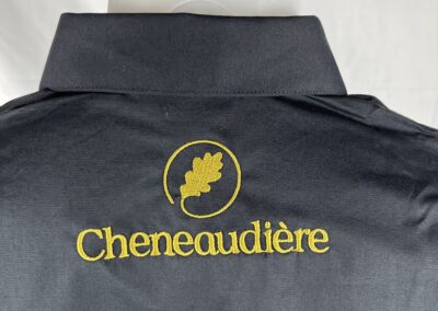 Personnalisation de chemise d’équipe avec broderie textile – Idéal pour clubs et événements